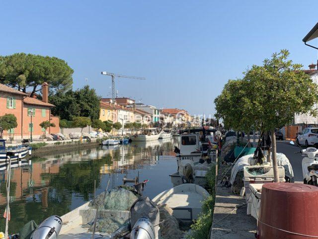 グラド港の魚屋